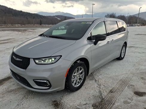 New 2026 Chrysler Pacifica Select image 7