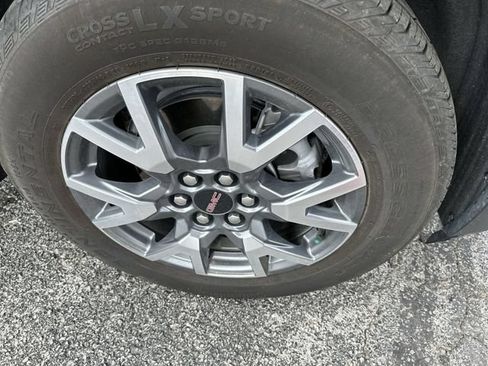 Used 2022 GMC Acadia SLT w/ LPO, Floor Liner Package AWD/4WD image 21