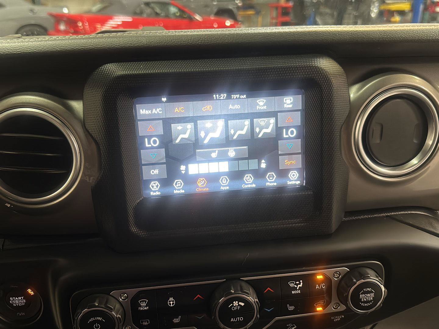 Used 2018 Jeep Wrangler Unlimited Sahara w/ Cold Weather Group AWD/4WD image 21