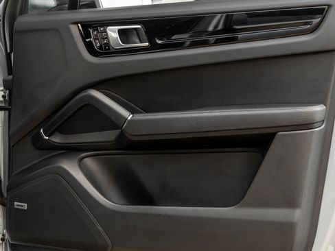 Certified 2021 Porsche Cayenne AWD/4WD image 42