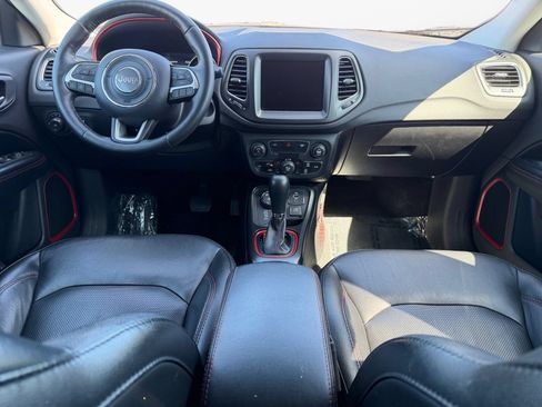 Used 2018 Jeep Compass Trailhawk w/ Leather Interior Group AWD/4WD image 11