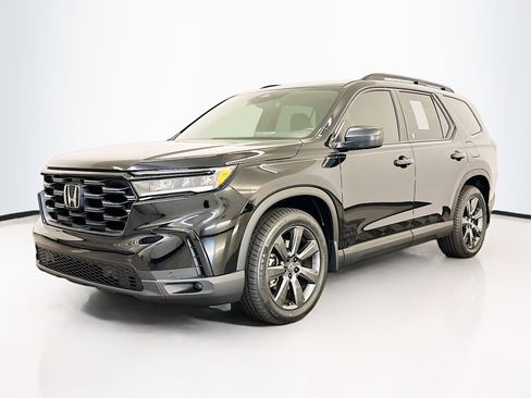 Used 2023 Honda Pilot Sport image 3