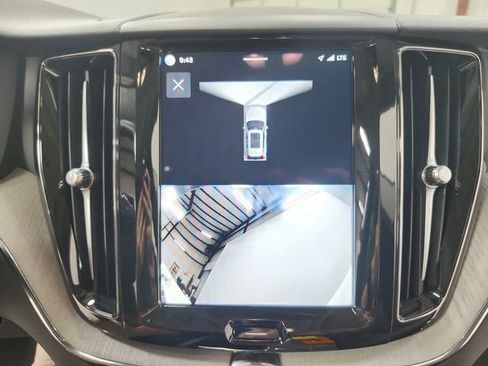 Used 2025 Volvo XC60 B5 Plus AWD/4WD image 30