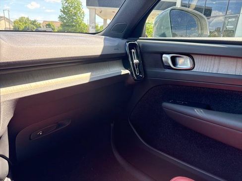Used 2020 Volvo XC40 T4 Inscription FWD image 19