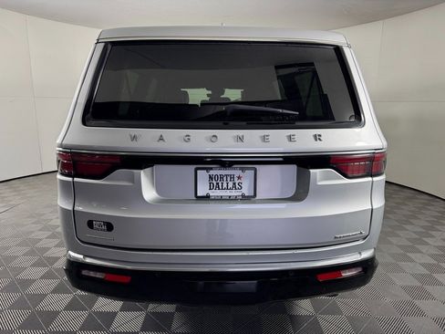 Used 2023 Jeep Wagoneer L Series II image 6