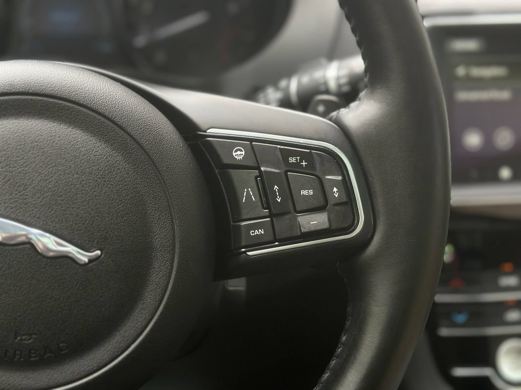 Used 2020 Jaguar F-PACE Premium AWD/4WD image 12