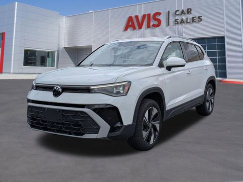 Used 2025 Volkswagen Taos SE AWD/4WD image 1