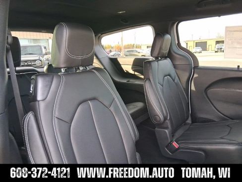 New 2026 Chrysler Pacifica Select FWD image 25