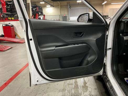 Used 2025 Hyundai Kona SEL AWD/4WD image 18