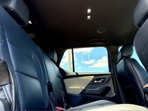 Used 2023 Chevrolet Traverse LS FWD image 10