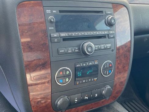 Used 2011 Chevrolet Avalanche LT image 11