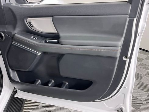 Used 2025 Ford Expedition Active image 28