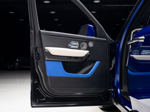 Used 2021 Rolls-Royce Cullinan Black Badge image 54