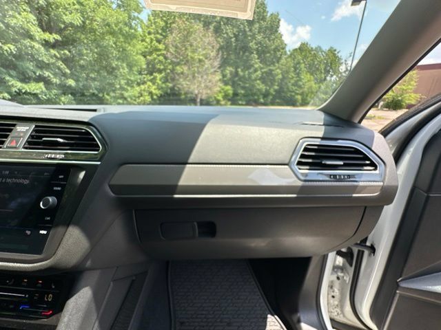 Used 2022 Volkswagen Tiguan SE FWD image 16