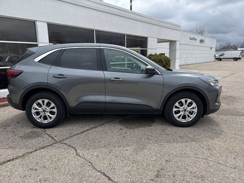Used 2023 Ford Escape Active w/ Tech Pack #1 AWD/4WD image 2