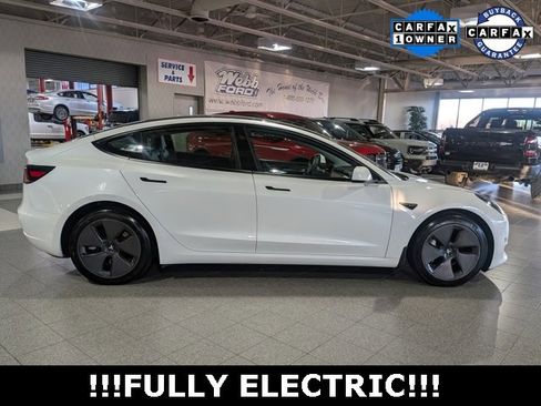 Used 2023 Tesla Model 3 Standard Range image 9