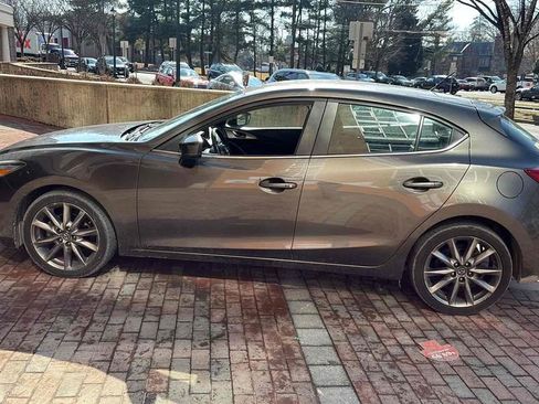 Used 2018 MAZDA MAZDA3 Touring image 4