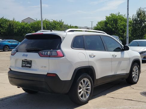 Used 2021 Jeep Cherokee Latitude w/ Mopar Interior Package FWD image 4