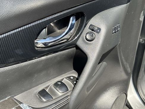 Used 2017 Nissan Rogue SL w/ SL Premium Package image 20