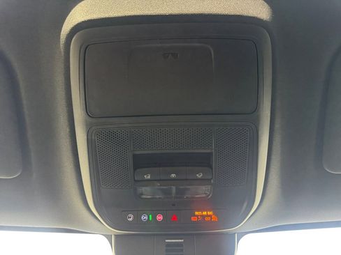 Used 2024 GMC Acadia AT4 w/ Luxury Package image 27