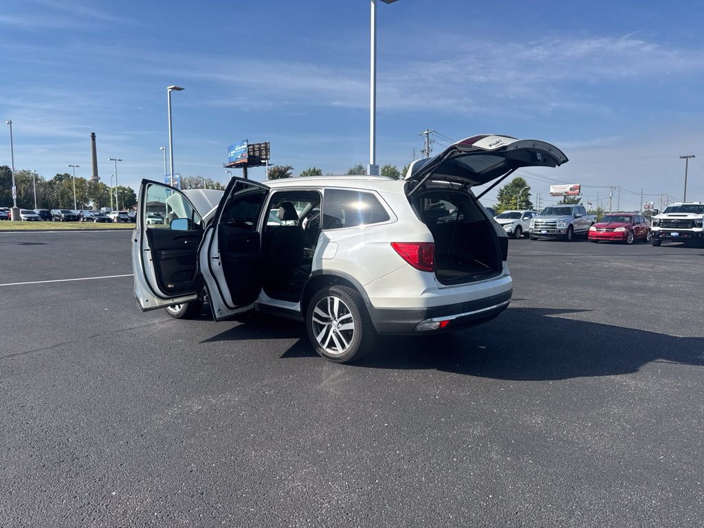 Used 2018 Honda Pilot Touring image 17