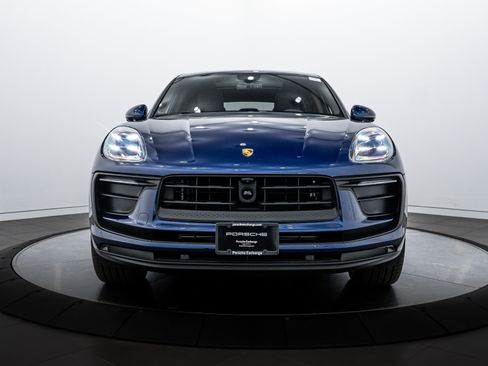 Certified 2025 Porsche Macan image 10