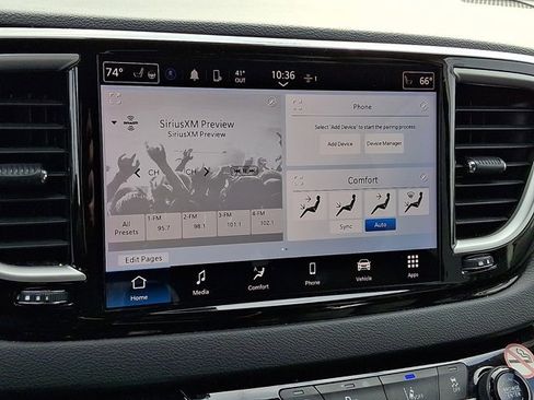 Certified 2023 Chrysler Pacifica Touring-L image 22