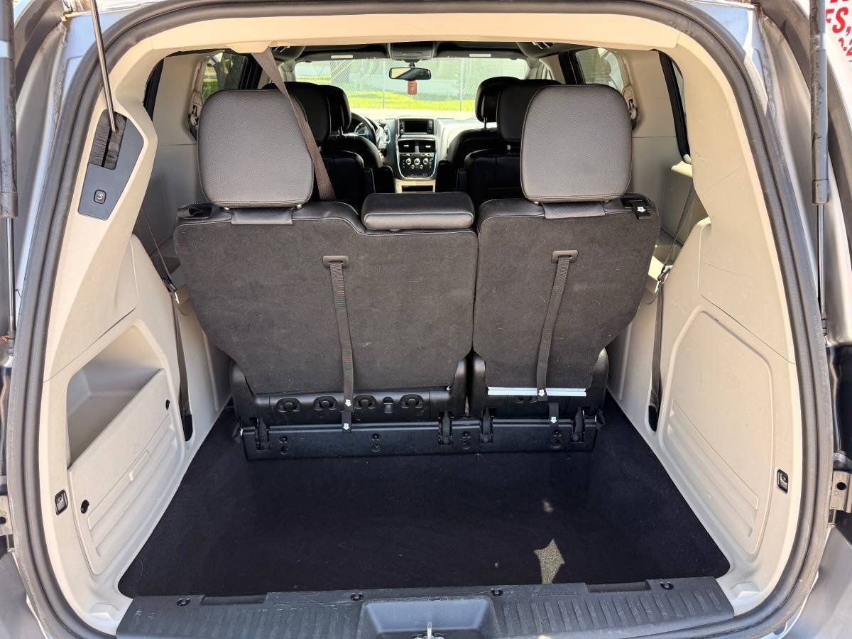 Used 2017 Dodge Grand Caravan SXT FWD image 13