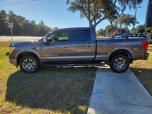 Used 2017 Nissan Titan Platinum Reserve image 10