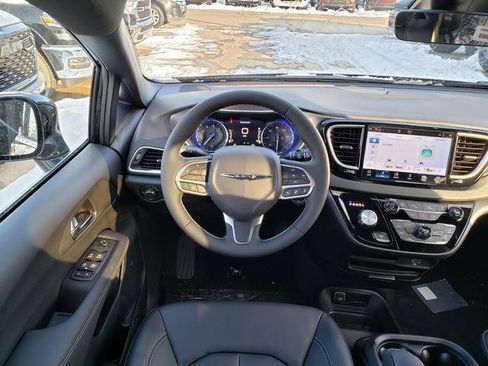 New 2026 Chrysler Voyager LX image 9