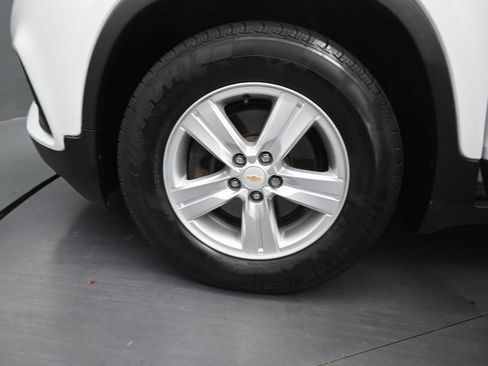 Used 2020 Chevrolet Trax LS FWD image 12