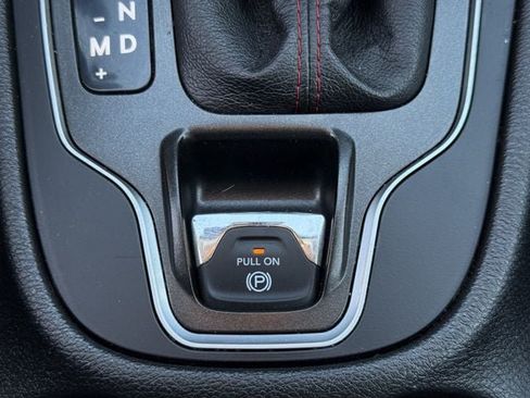 Used 2019 Jeep Cherokee Trailhawk w/ Cold Weather Group AWD/4WD image 21