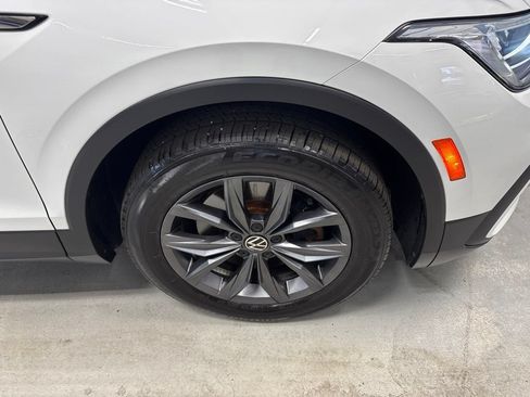 Used 2022 Volkswagen Tiguan SE AWD/4WD image 4