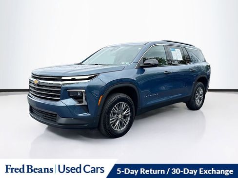 Used 2026 Chevrolet Traverse LT AWD/4WD image 3