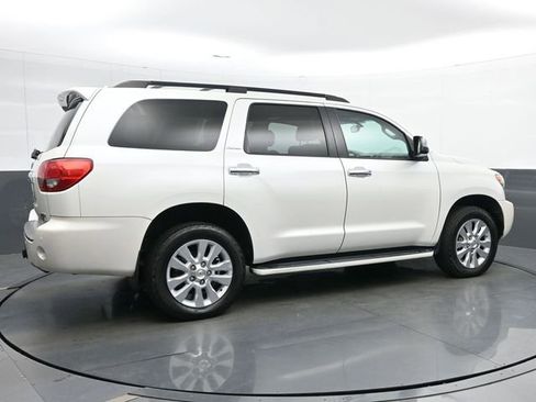 Used 2017 Toyota Sequoia Platinum AWD/4WD image 8