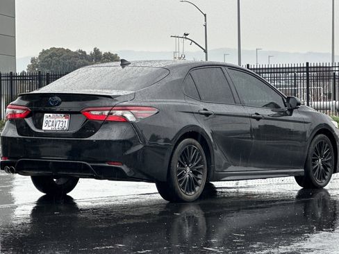 Used 2022 Toyota Camry SE image 4