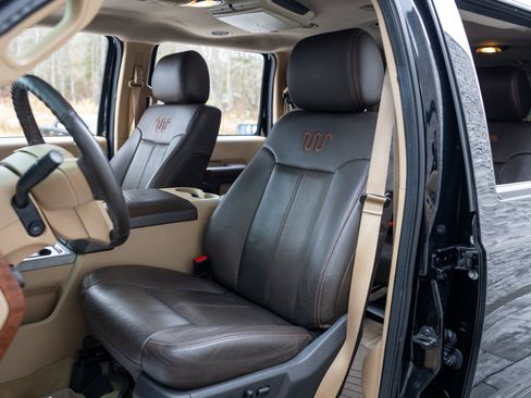 Used 2016 Ford F250 King Ranch w/ King Ranch w/Chrome Package image 32