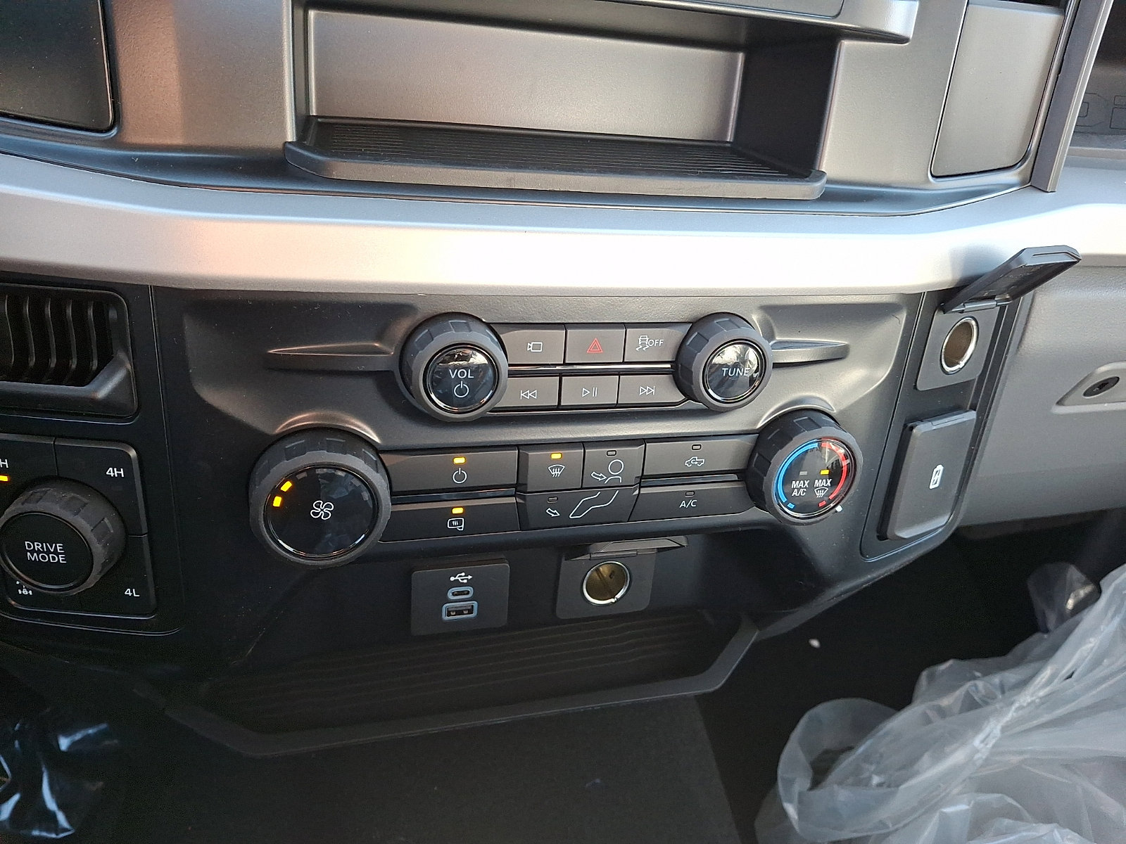 New 2026 Ford F350 4x4 SuperCab Super Duty image 16