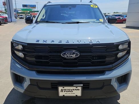 Used 2025 Ford Expedition Active AWD/4WD image 9