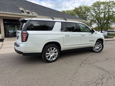 Used 2024 Chevrolet Suburban High Country w/ Advanced Technology Package AWD/4WD image 10