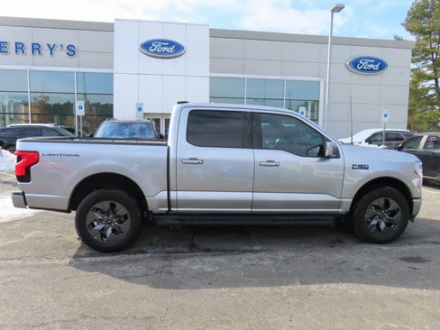 Used 2024 Ford F150 Lightning Lariat image 4