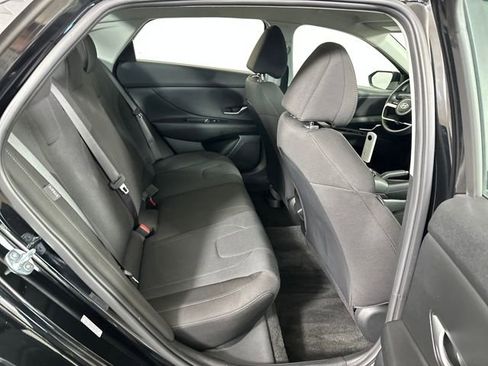 Used 2025 Hyundai Elantra SE image 27