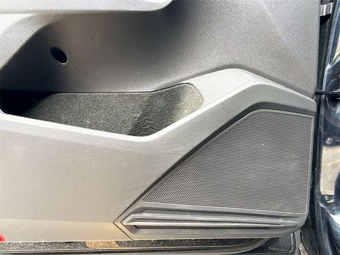 Used 2021 Volkswagen Tiguan SE w/ Panoramic Sunroof Package image 19