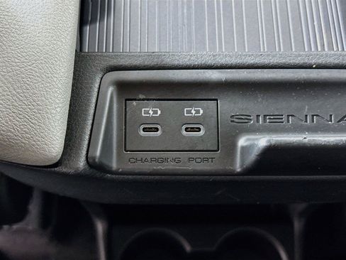 Certified 2025 Toyota Sienna XLE FWD image 37