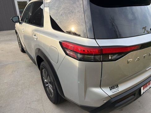 Used 2022 Nissan Pathfinder S image 9