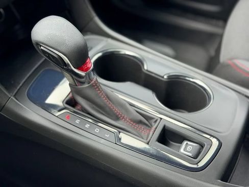 Used 2023 Chevrolet Equinox RS w/ LPO, Floor Liner Package FWD image 17