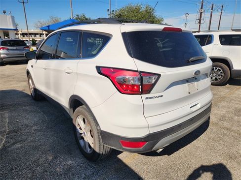 Used 2017 Ford Escape SE w/ SE Leather Comfort Package image 4