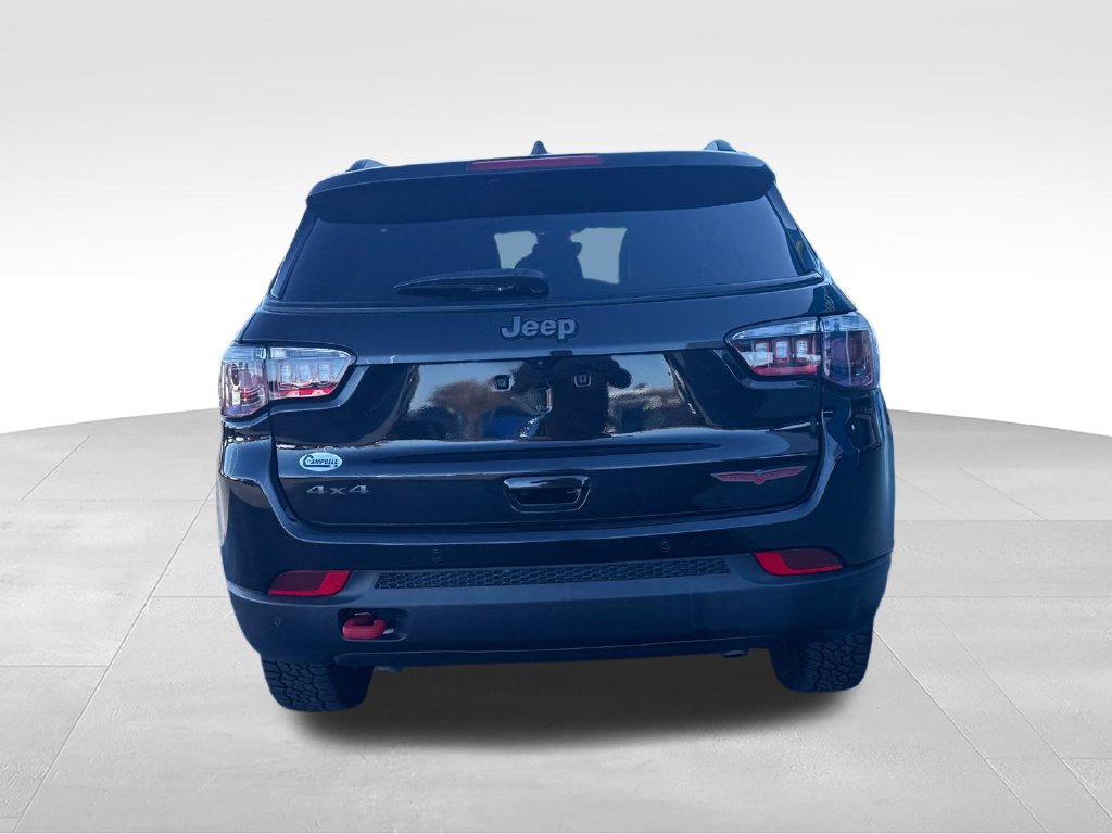 Used 2025 Jeep Compass Trailhawk AWD/4WD image 4