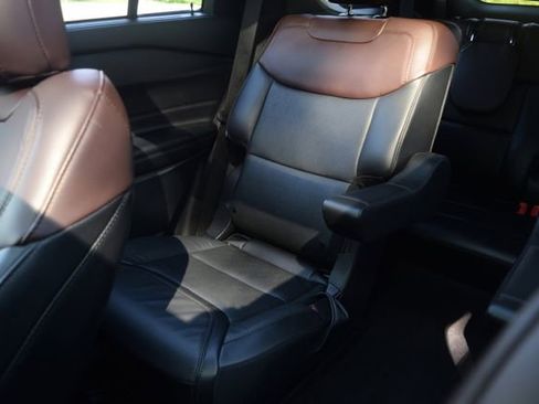 Used 2023 Ford Explorer Platinum w/ Technology Package AWD/4WD image 15