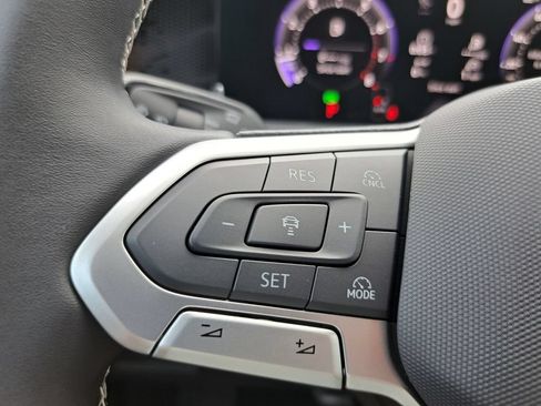 New 2026 Volkswagen Tiguan SE FWD image 14